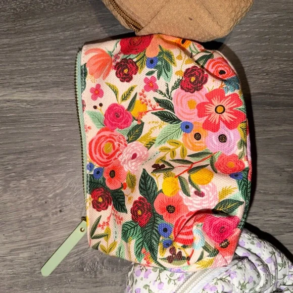 Lot of makeup bags - Picture 5 of 13